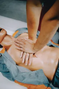 Erste Hilfe Veranschaulichung Herzrhythmusmassage